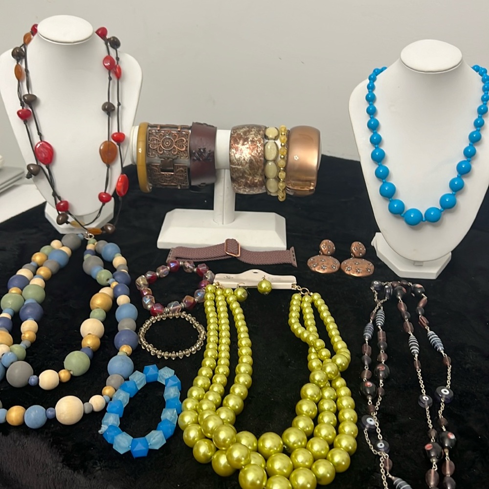 Great condition jewelry lot #A